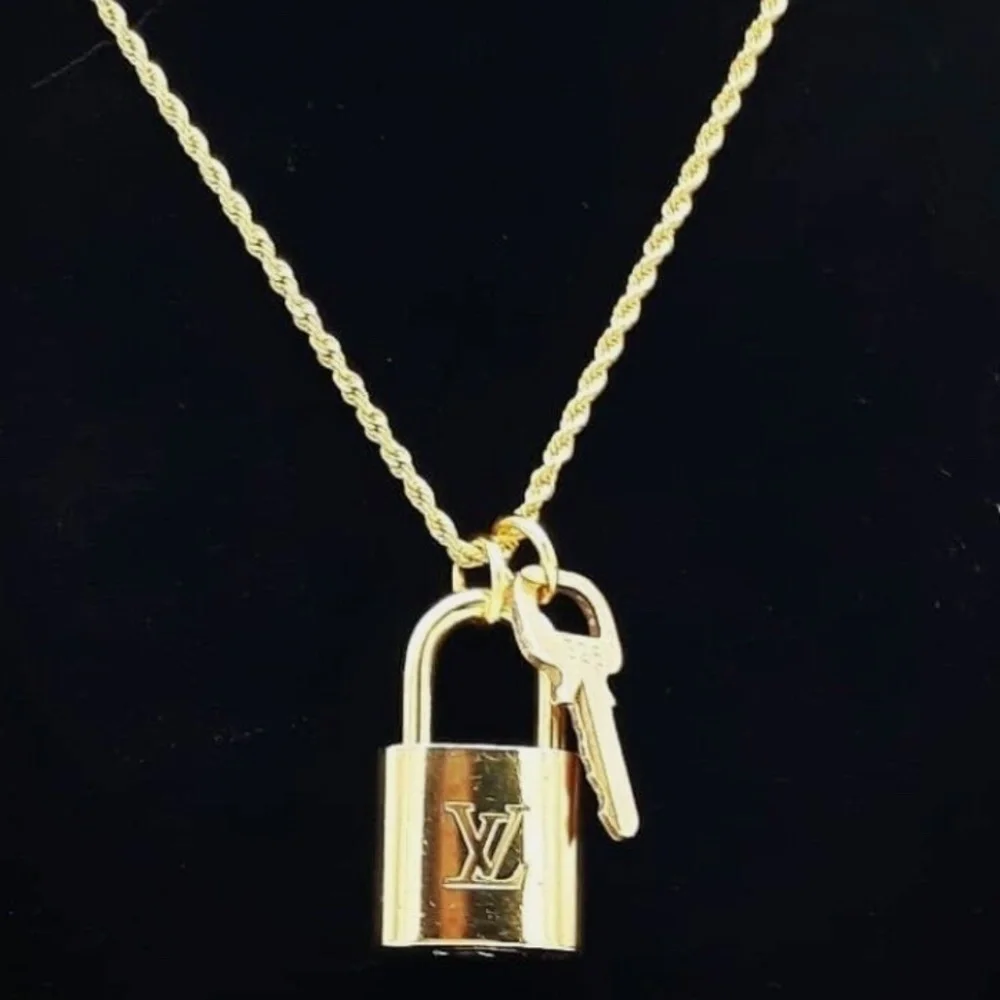 🔐 1 Louis Vuitton LV Padlock Lock + Key Set  Luggage Necklace #303 - Picture 2 of 3